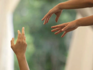 Contact Improvisation: Workshop & Jam | So, 21.08./ 21.09./ 26.10./ 23.11.25, 15-17.30 Uhr